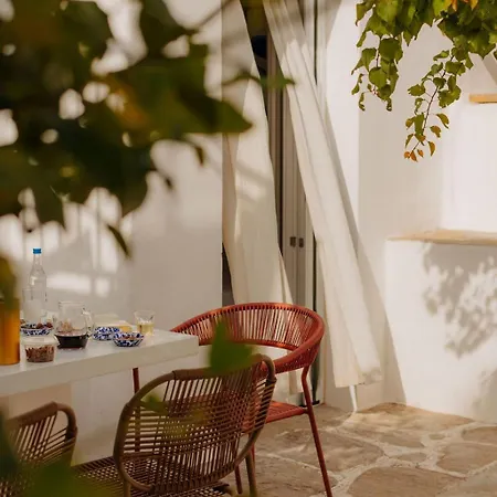 Adelfia 2 * Parikia (Paros)