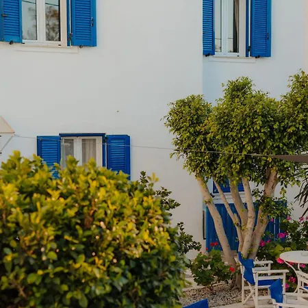 Adelfia 2 * Parikia (Paros)